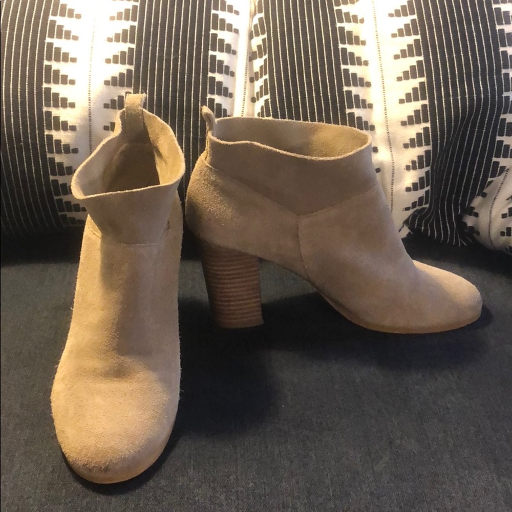 Croma Vintage Grey Suede Booties
